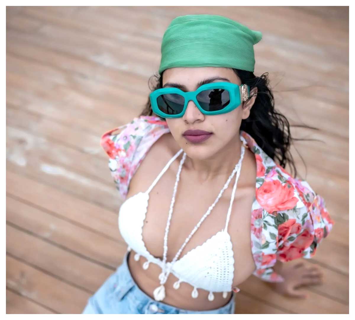 Amala Paul | మాల్దీవ్ బీచ్‌లో ఎంజాయ్ చేస్తున్న అమ‌లాపాల్..