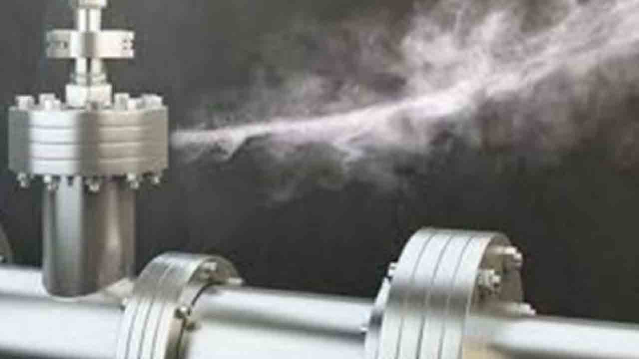 ఫ్యాక్టరీలో అమోనియా గ్యాస్ లీక్… మహిళ మృతి, 65 మందికి అస్వస్థత