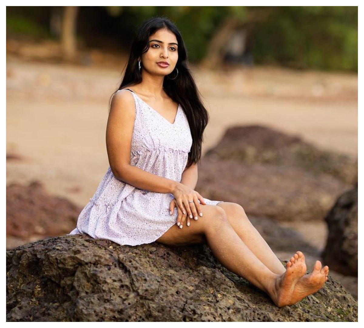 Ananya Nagalla | మినీ డ్రెస్‌లో ఎంజాయ్ చేస్తున్న అనన్య నాగళ్ల..