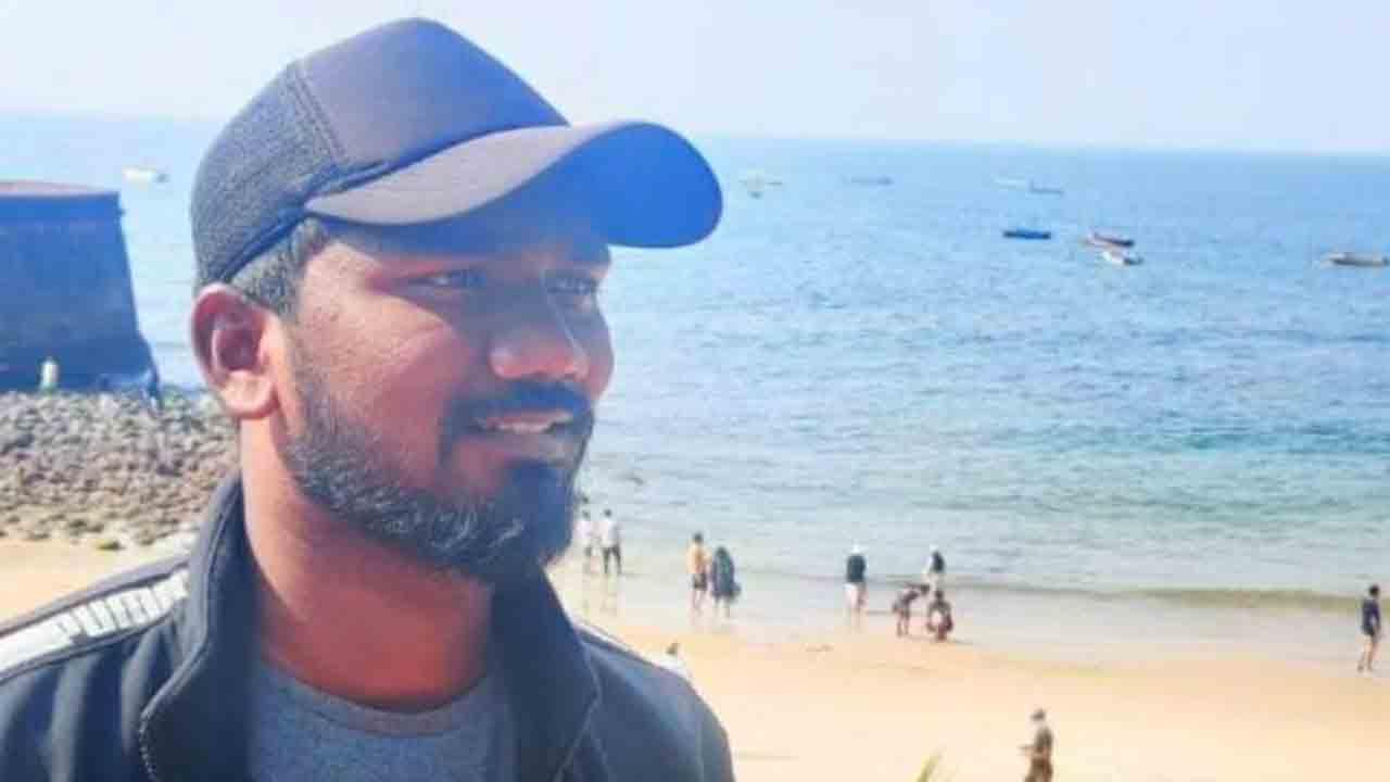 ఏసీబీ అధికారులకు పట్టుబడ్డ బుల్లెట్ బండి పెళ్లి కొడుకు