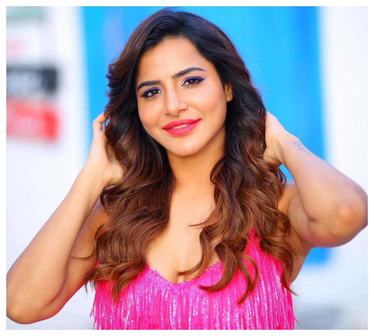 Ashu Reddy | చిరున‌వ్వుతో అల‌రిస్తున్న ఆషూ రెడ్డి..