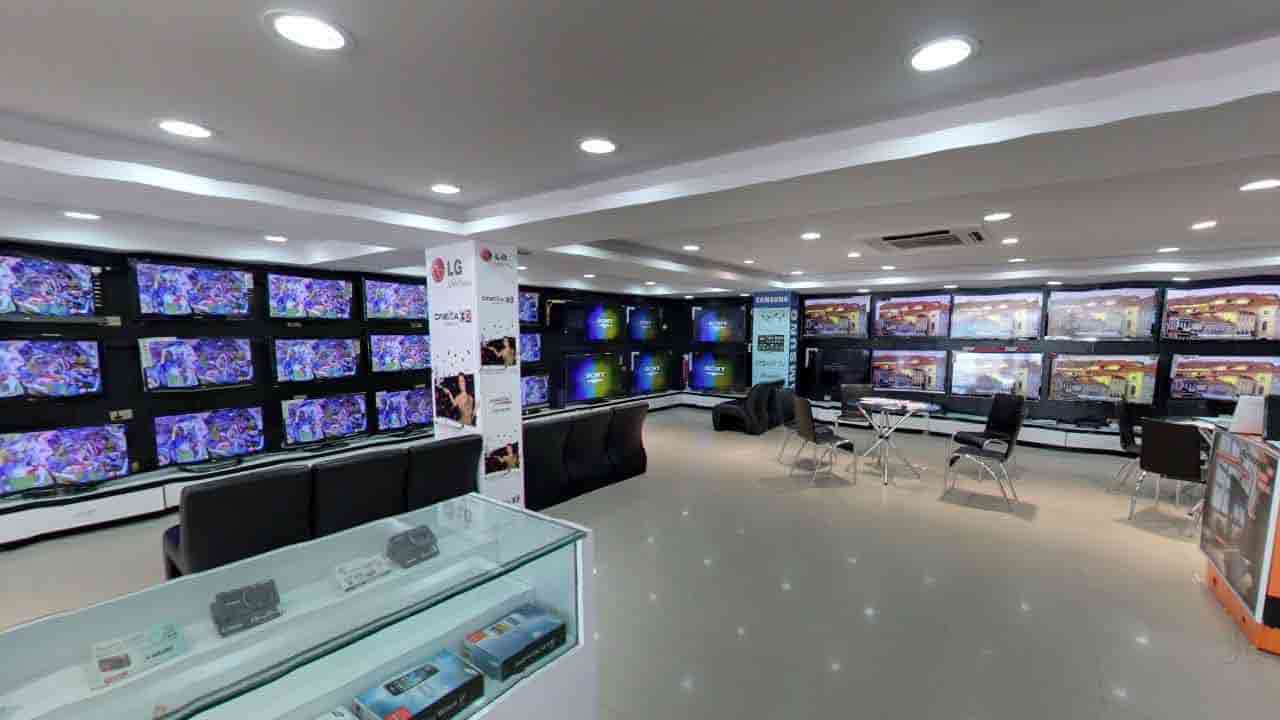 బ‌జాజ్ ఎల‌క్ట్రానిక్స్ షోరూమ్‌లో 200 సెల్‌ఫోన్లు చోరీ