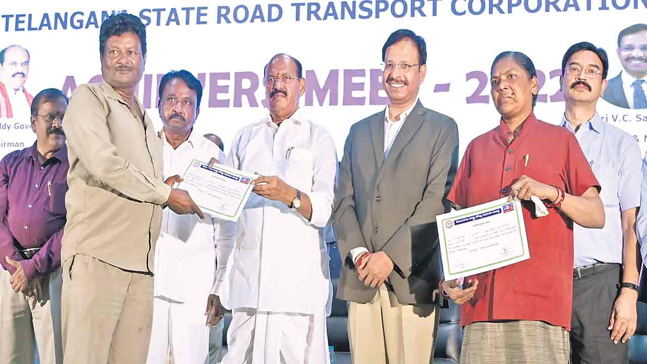 సమష్టి కృషితో నష్టాల నుంచి గట్టెక్కుతాం