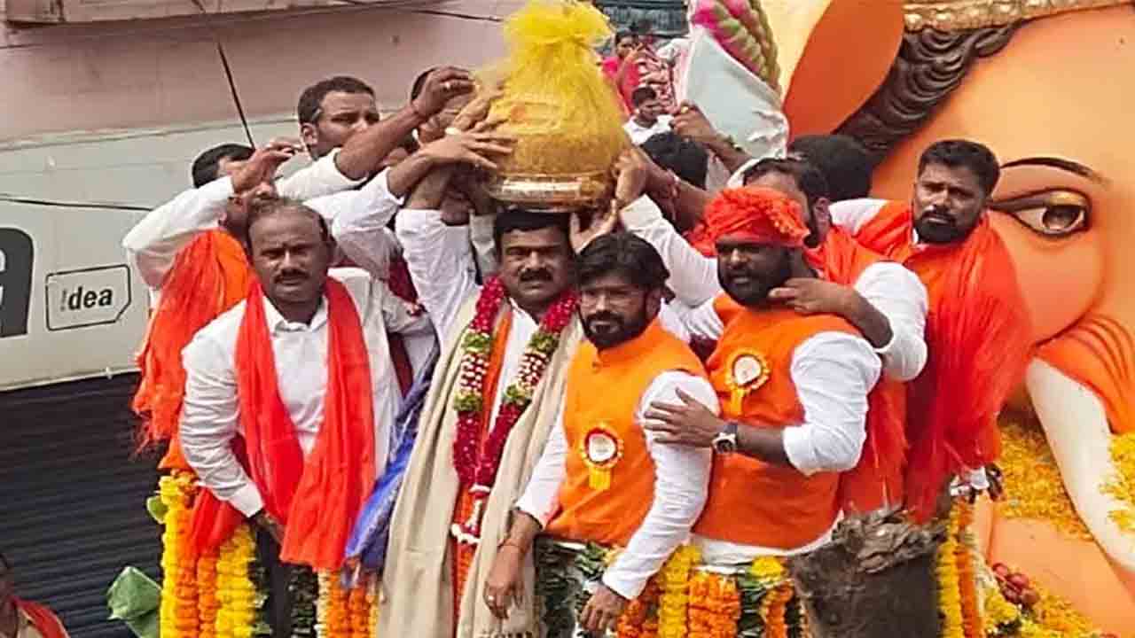 రూ.24.60 లక్షలు పలికిన బాలాపూర్‌ గణేశుని లడ్డూ