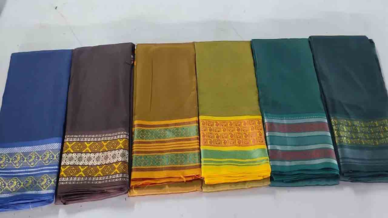 రేపటి నుంచి బతుకమ్మ చీరెల పంపిణీ : కేటీఆర్‌