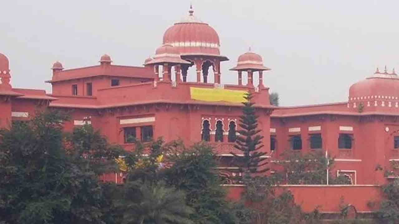 యూనివర్శిటీ అడ్మిట్‌ కార్డులపై… మోదీ, ధోనీ, గవర్నర్‌ ఫొటోలు