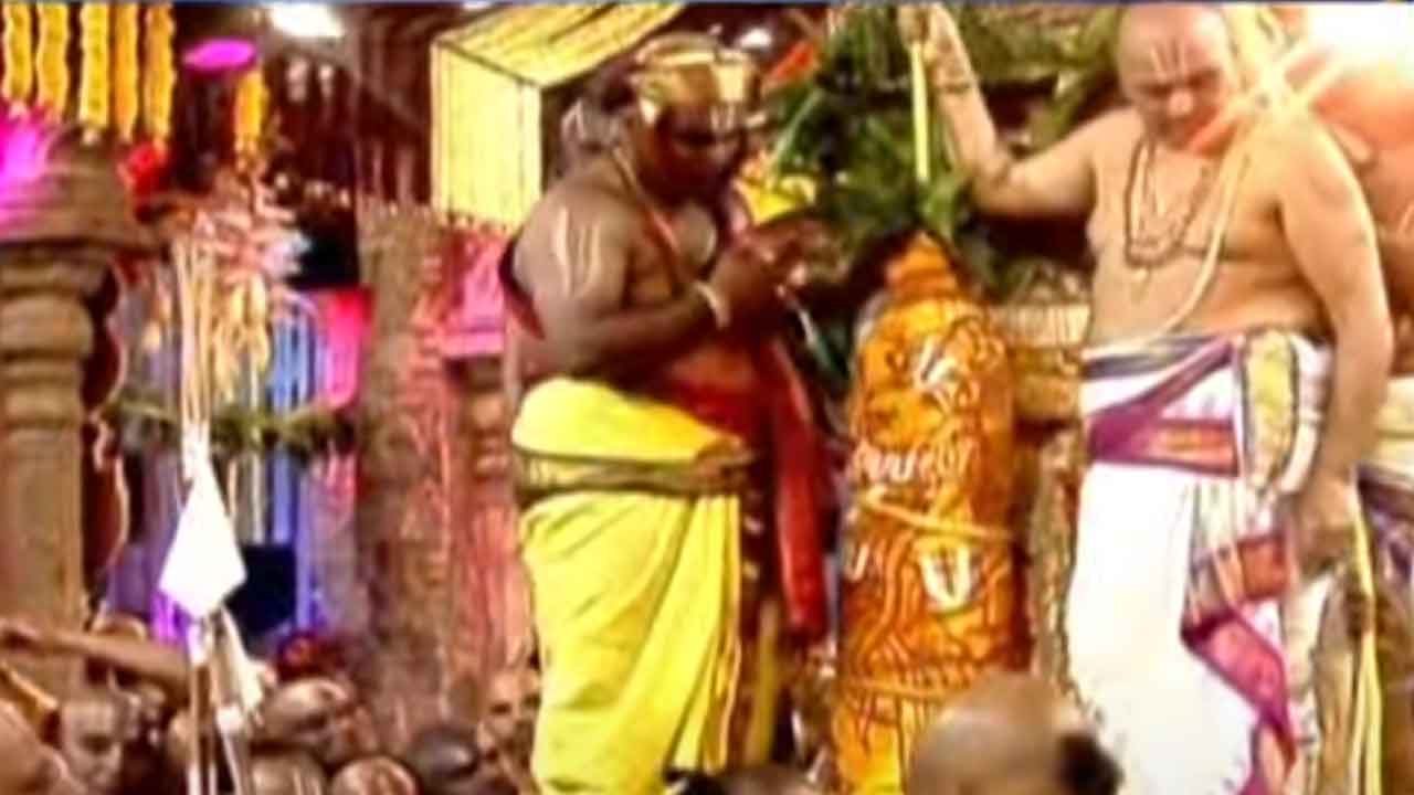 ధ్వజారోహణంతో తిరుమలలో బ్రహ్మోత్సవాలు ప్రారంభం