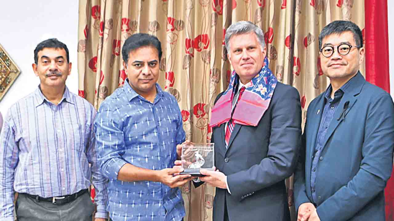 2.5 లక్షల కోట్ల పెట్టుబడులు