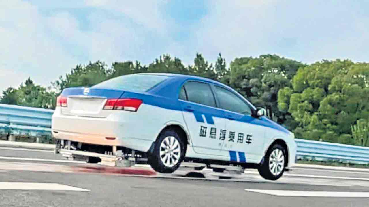 230 కిలోమీటర్ల వేగంతో దూసుకెళ్లే ఎగిరే కారు