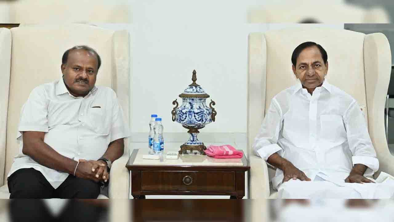 సీఎం కేసీఆర్‌తో ముగిసిన కుమారస్వామి భేటీ