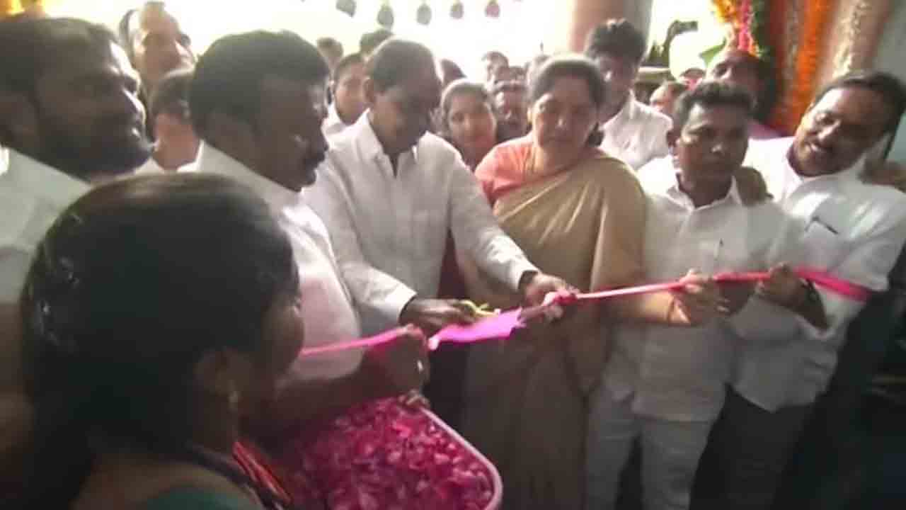 ఆదివాసీ, బంజారా భవనాలు ప్రారంభించిన సీఎం కేసీఆర్‌