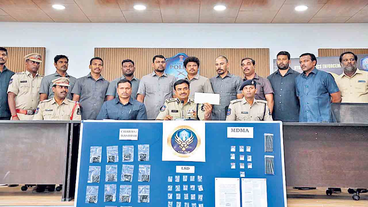 ఆ పార్సిల్‌లో ఏముంది?