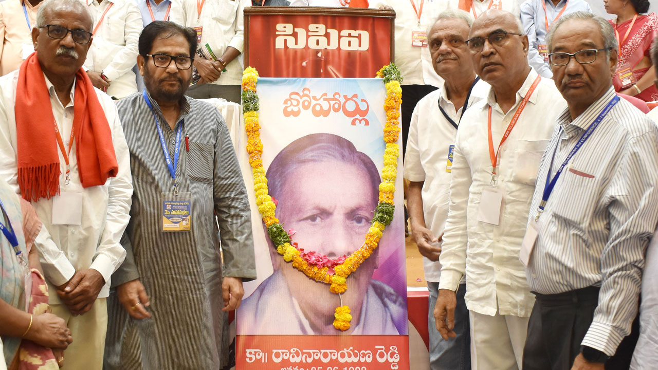 రాష్ర్టాల హక్కులను హరిస్తున్నందుకే కేసీఆర్‌ గళమెత్తారు