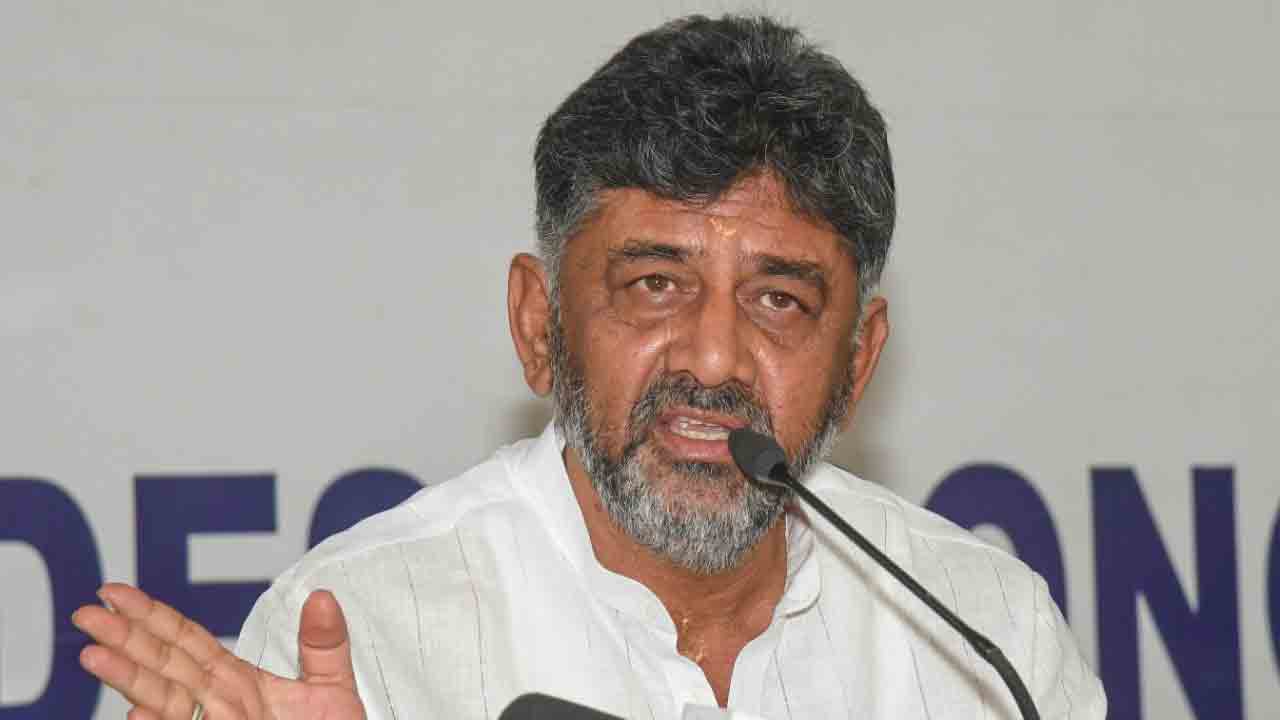 కాంగ్రెస్‌ నేత డీకే శివకుమార్‌కు ఈడీ నోటీసులు..!