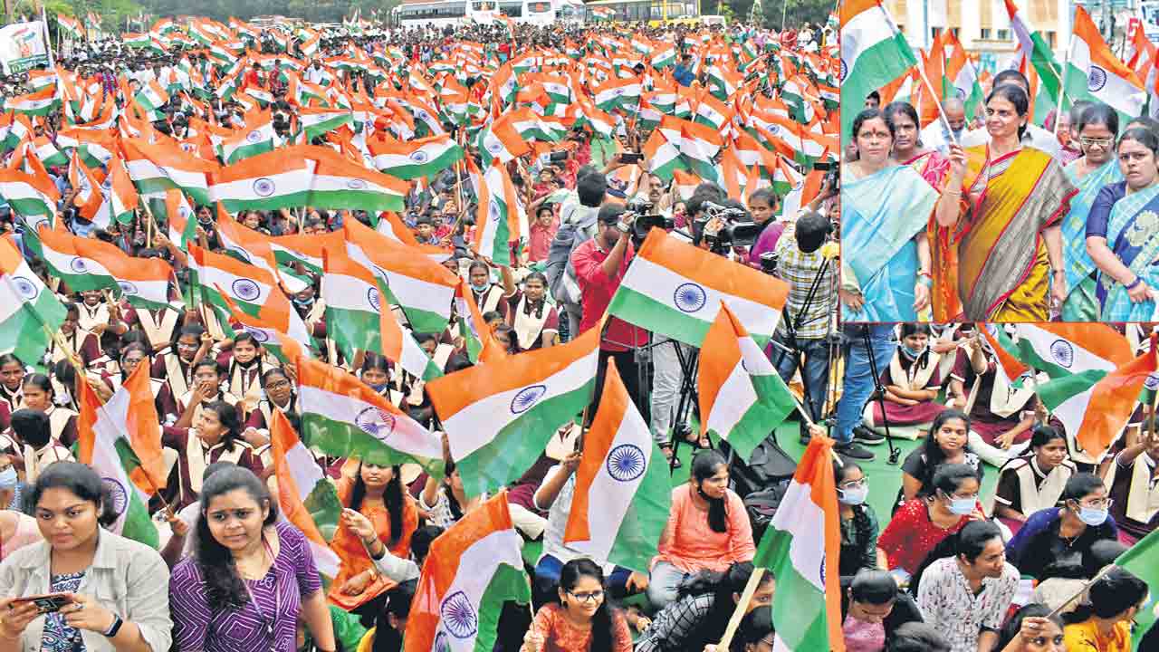 జై తెలంగాణ.. వజ్రోత్సవ వేళ జయకేతనమై సమైక్యతను చాటిన నగరం