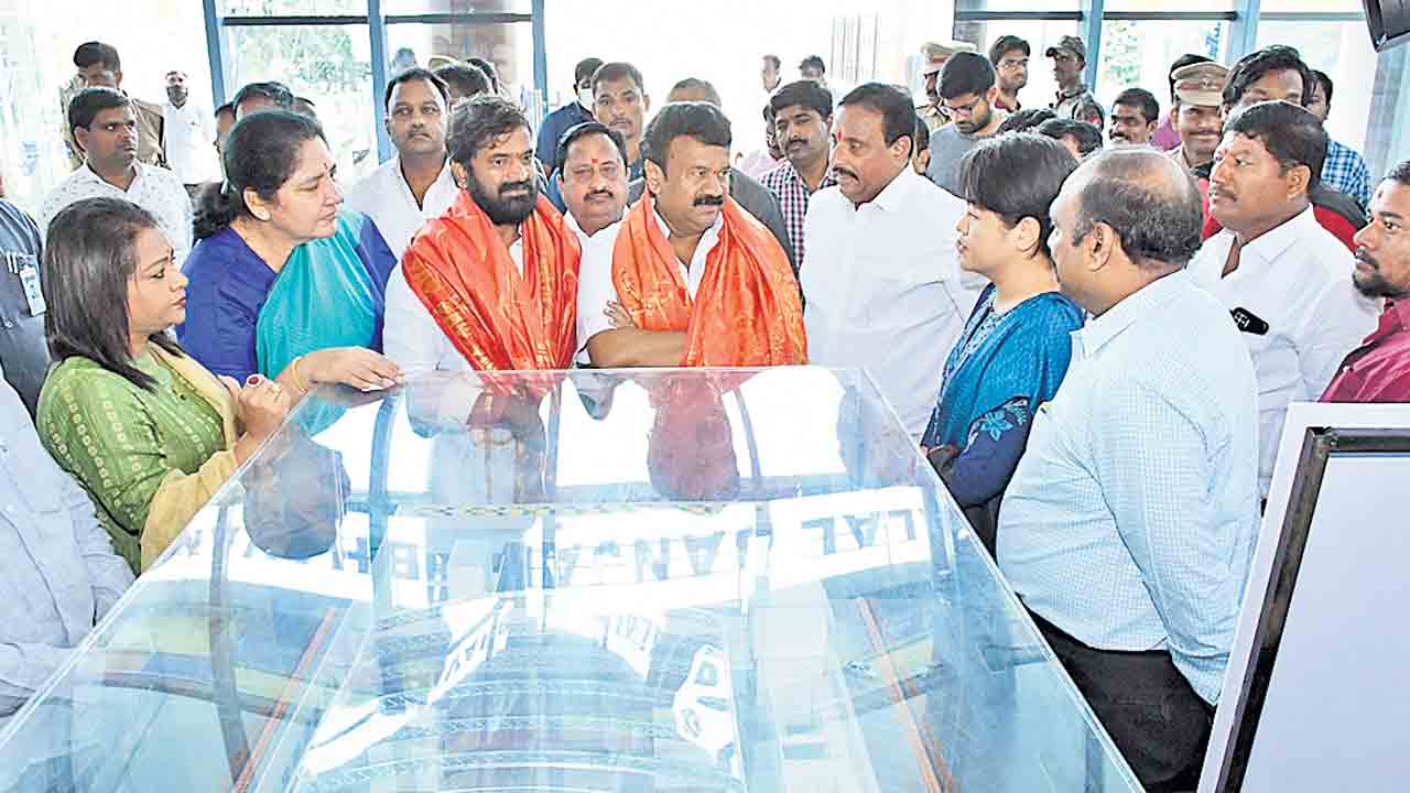 గిరిజనుల గుండెల్లో చిరస్థాయిగా సీఎం కేసీఆర్‌