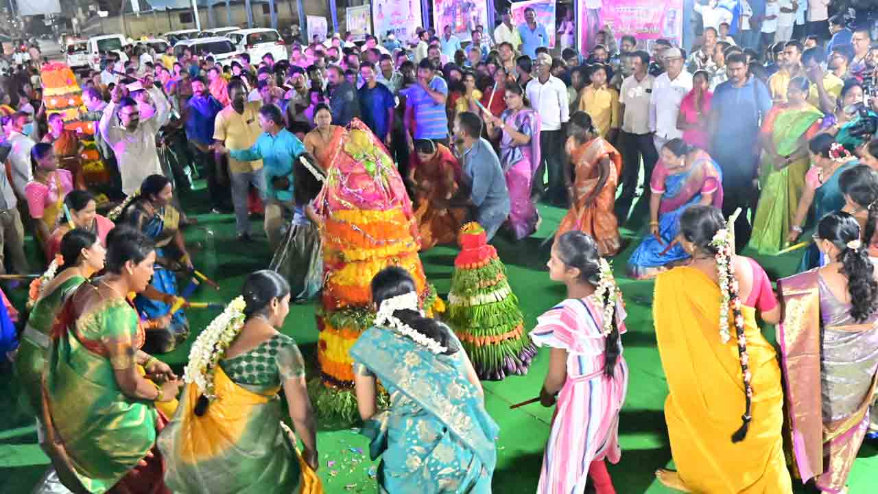 ప్రాణాలే పూలాయె.. తల్లీ రావే బతుకమ్మా!