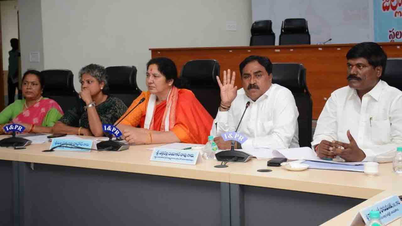 పోడు భూముల సమస్యకు శాశ్వత పరిష్కారం : ఎర్రబెల్లి