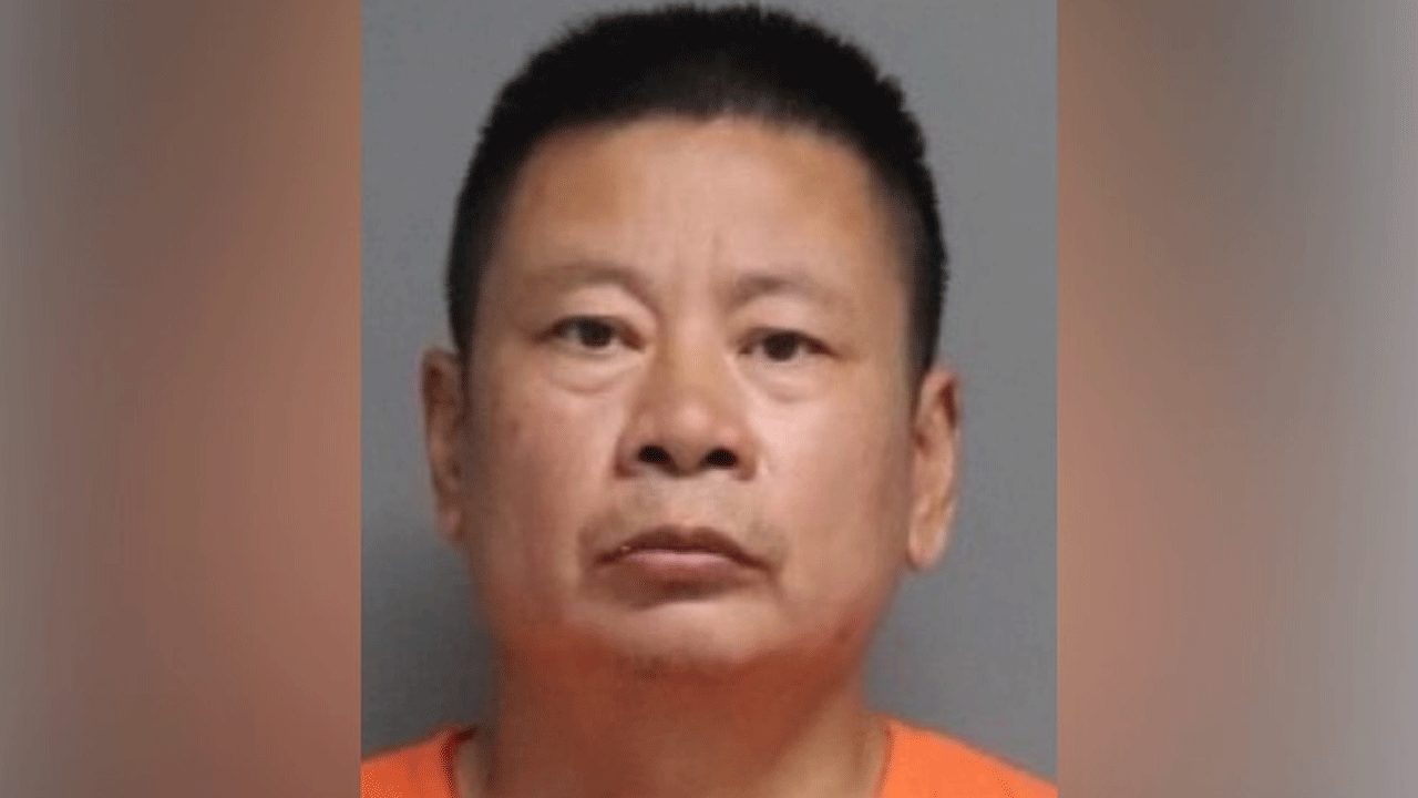 8 ఏళ్ల క్రితం కుటుంబం మొత్తాన్ని చంపి పరారైన దుర్మార్గుడు.. కారణం తెలిస్తే షాకవుతారు!