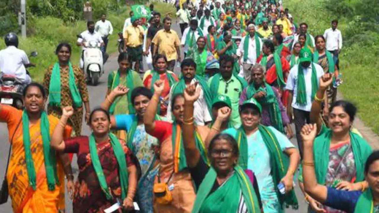 నాలుగో రోజుకు చేరిన రైతుల మహా పాదయాత్ర