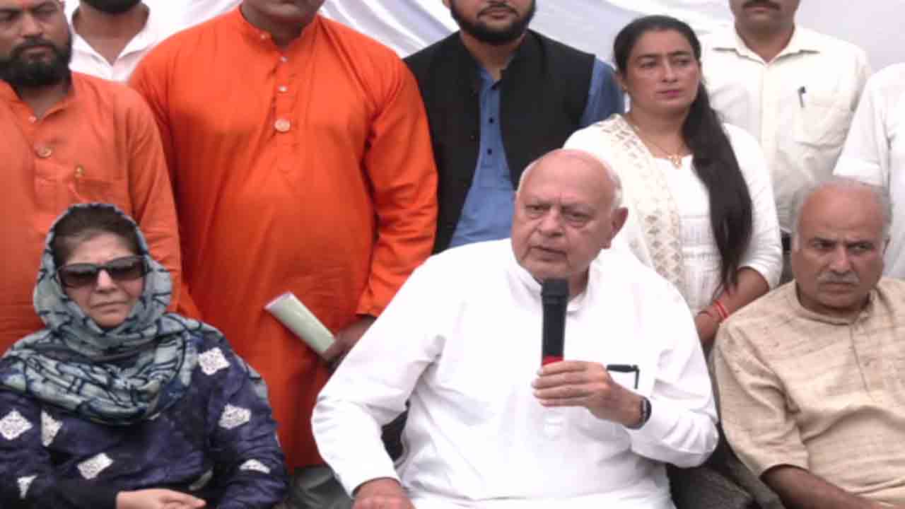 బయటి వ్యక్తులకు జమ్ముకశ్మీర్‌లో ఓటు హక్కు ఉండకూడదు: ఫరూక్ అబ్దుల్లా