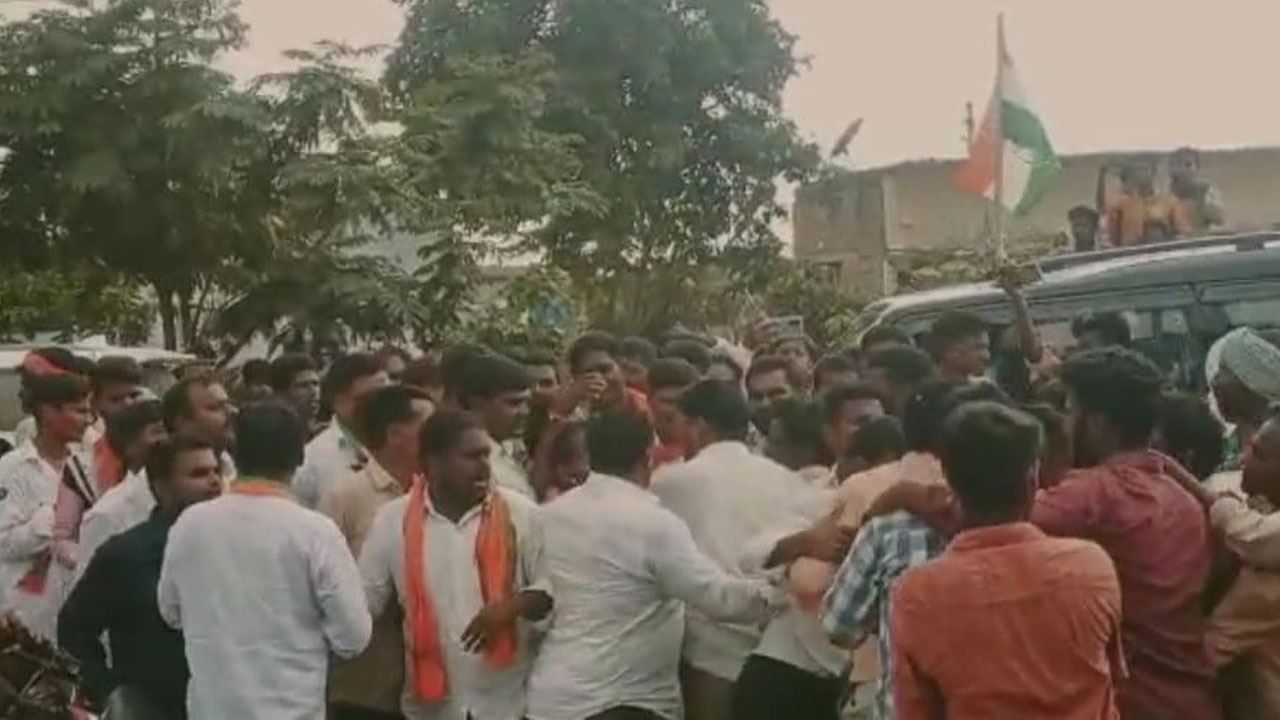 తుంగపహాడ్‌లో రాజగోపాల్‌రెడ్డి అడ్డగింత