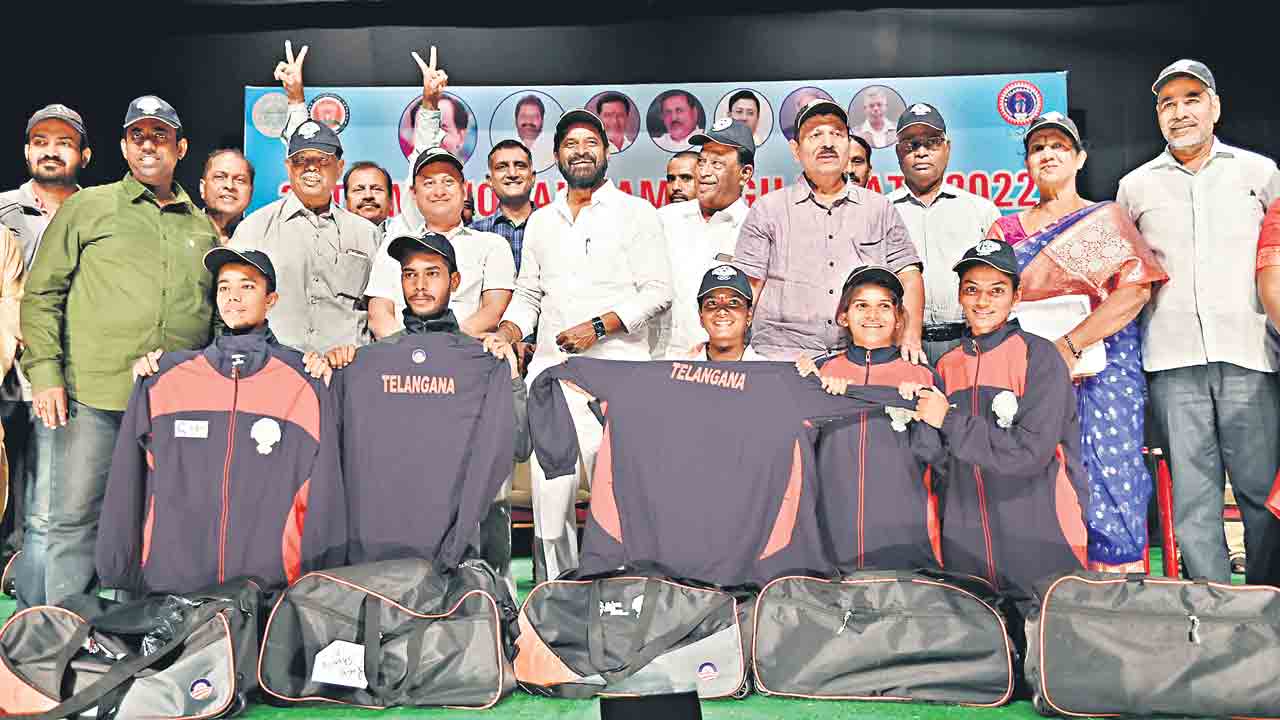 ప్లేయర్లు సత్తాచాటాలి