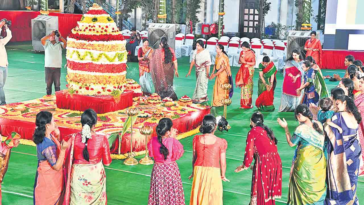 మా అమ్మ… ఒక బతుకమ్మ