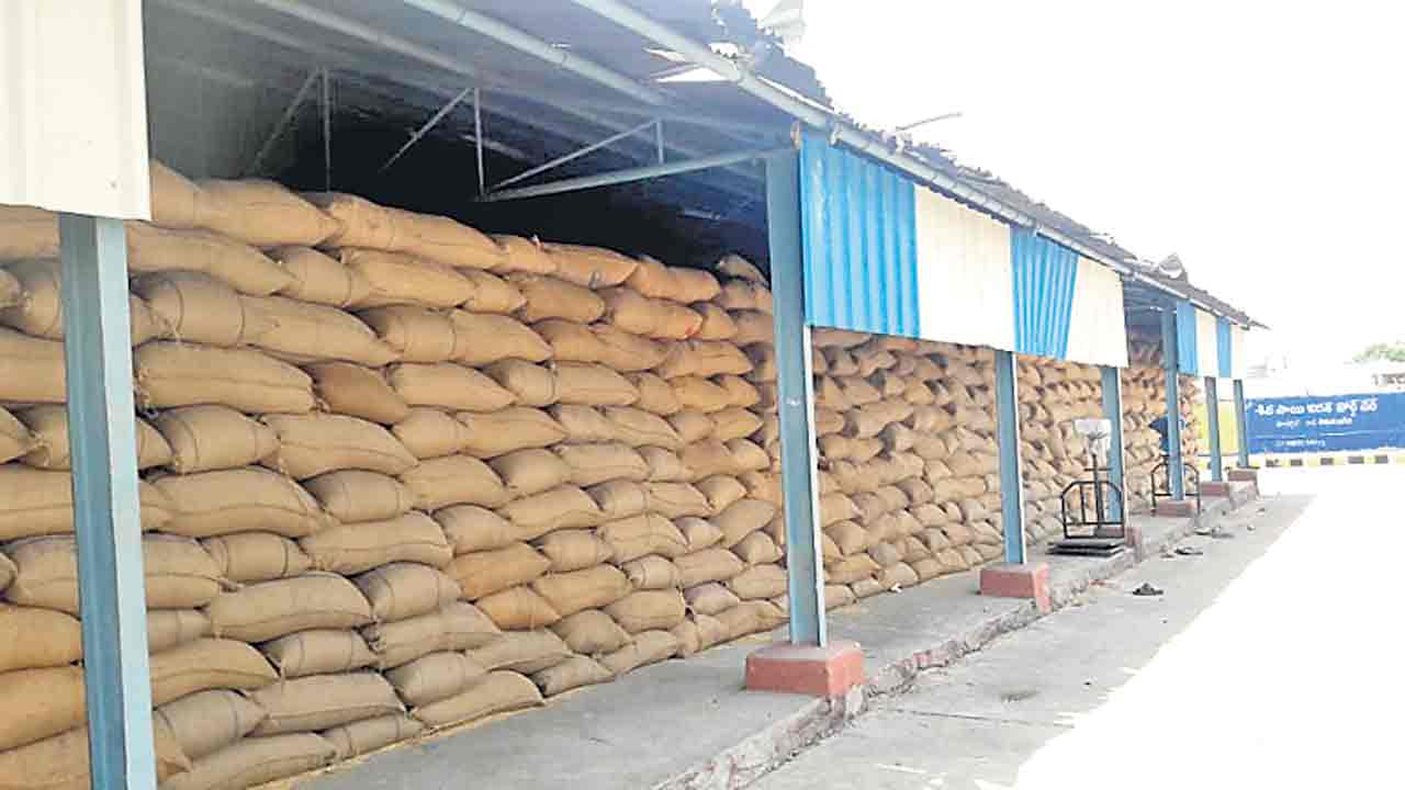 రాష్ట్ర మిల్లర్లకు ధాన్యం బంద్‌!