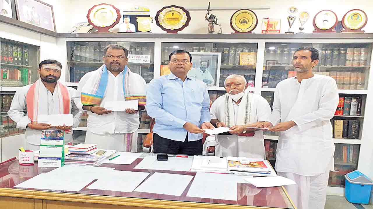 అర్చకుల అభ్యున్నతికి సీఎం కేసీఆర్‌ కృషి