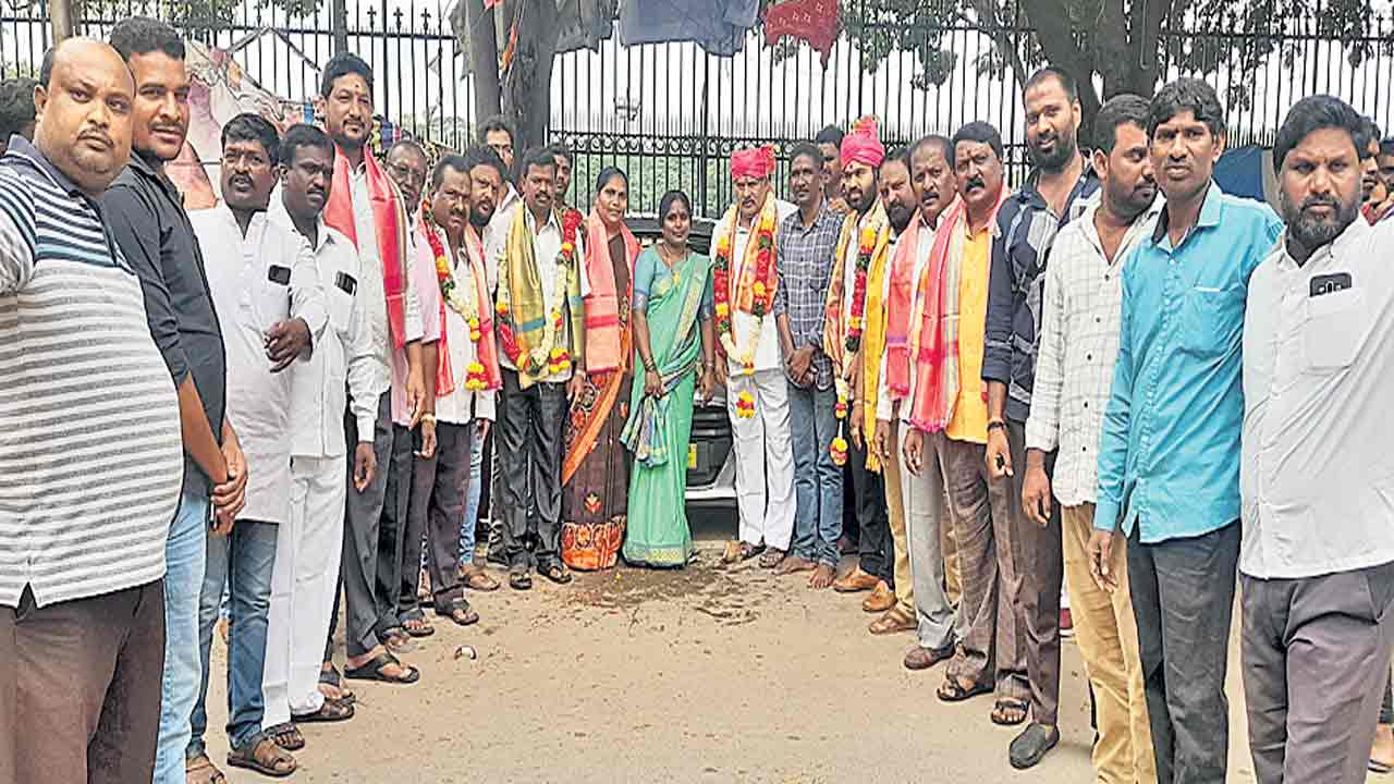 దళితులు అభివృద్ధి చెందాలనే దళితబంధు