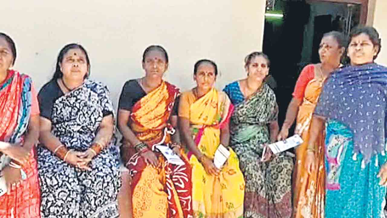 ఆసరాకు పోతే తరిమిన బీజేపీ నేతలు