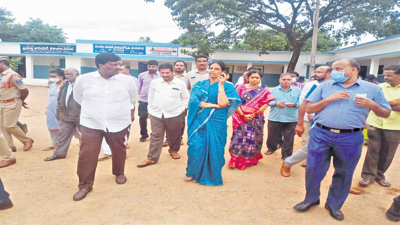 మన ఊరు-మన బడి పనుల్లో వేగం పెంచాలి