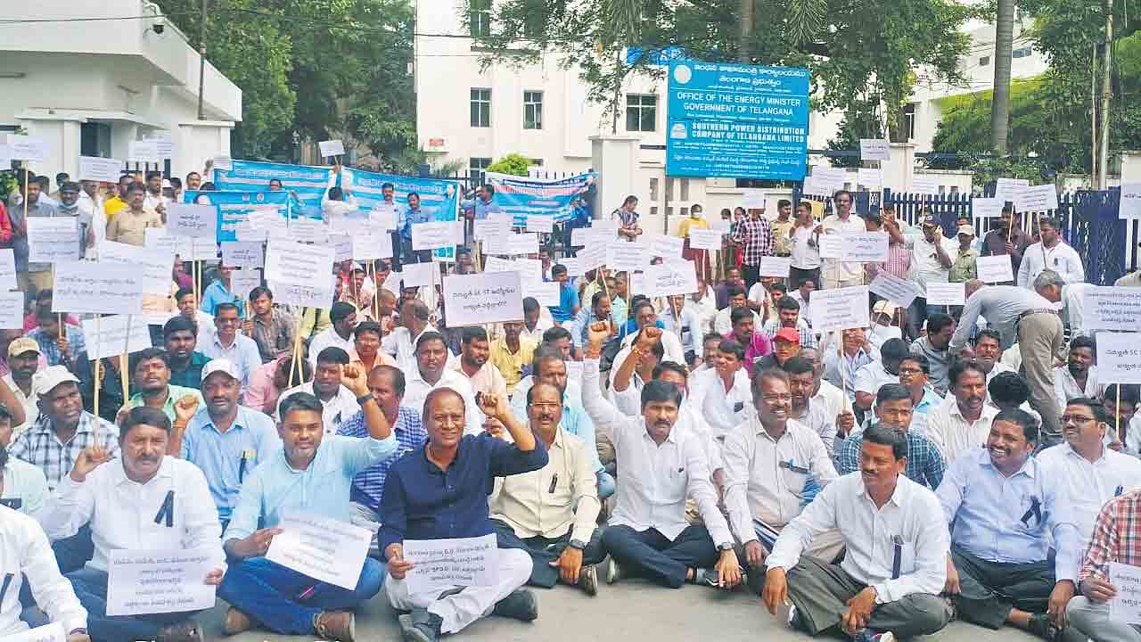 విద్యుత్‌ సంస్థలో రోస్టర్‌ విధానం పాటించాలి