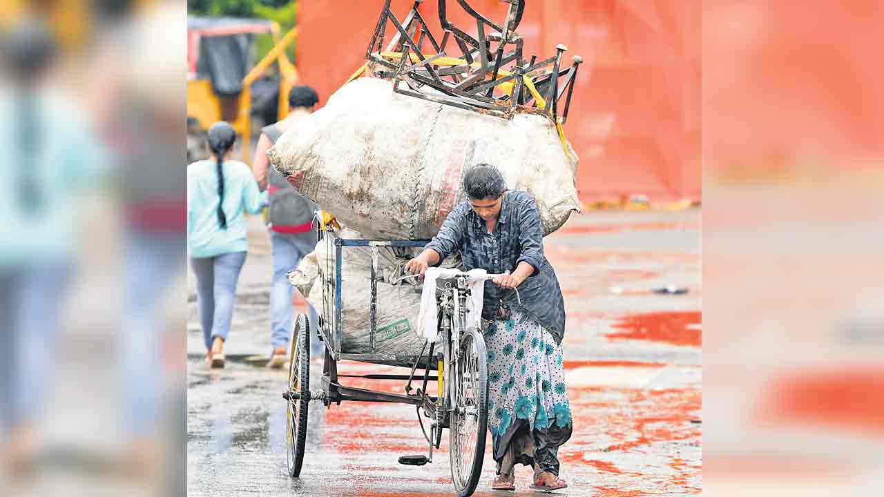 సాగర్‌లో తొలగించిన వ్యర్థాలు..5వేల మెట్రిక్‌ టన్నులు