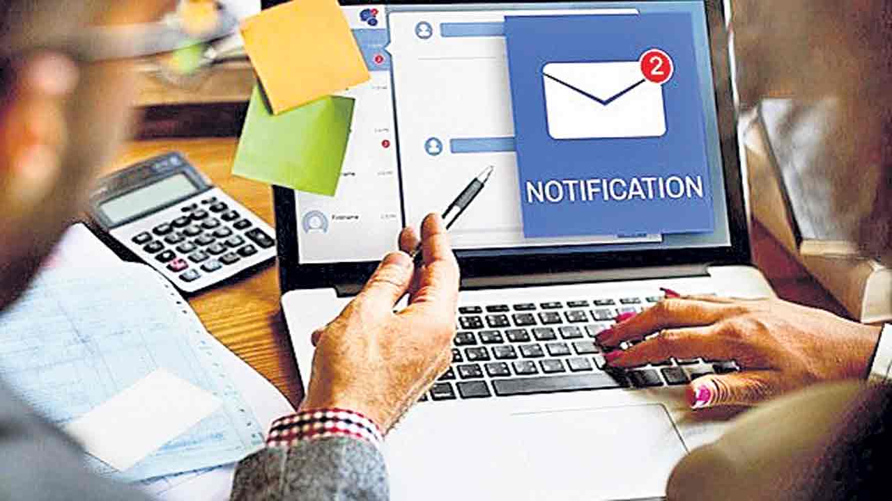 నకిలీ ఈ మెయిల్స్‌తో..