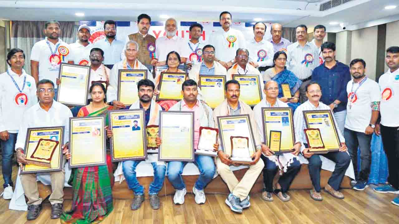 నిజాయితీగా పని చేసే అధికారులకు అండగా నిలవాలి