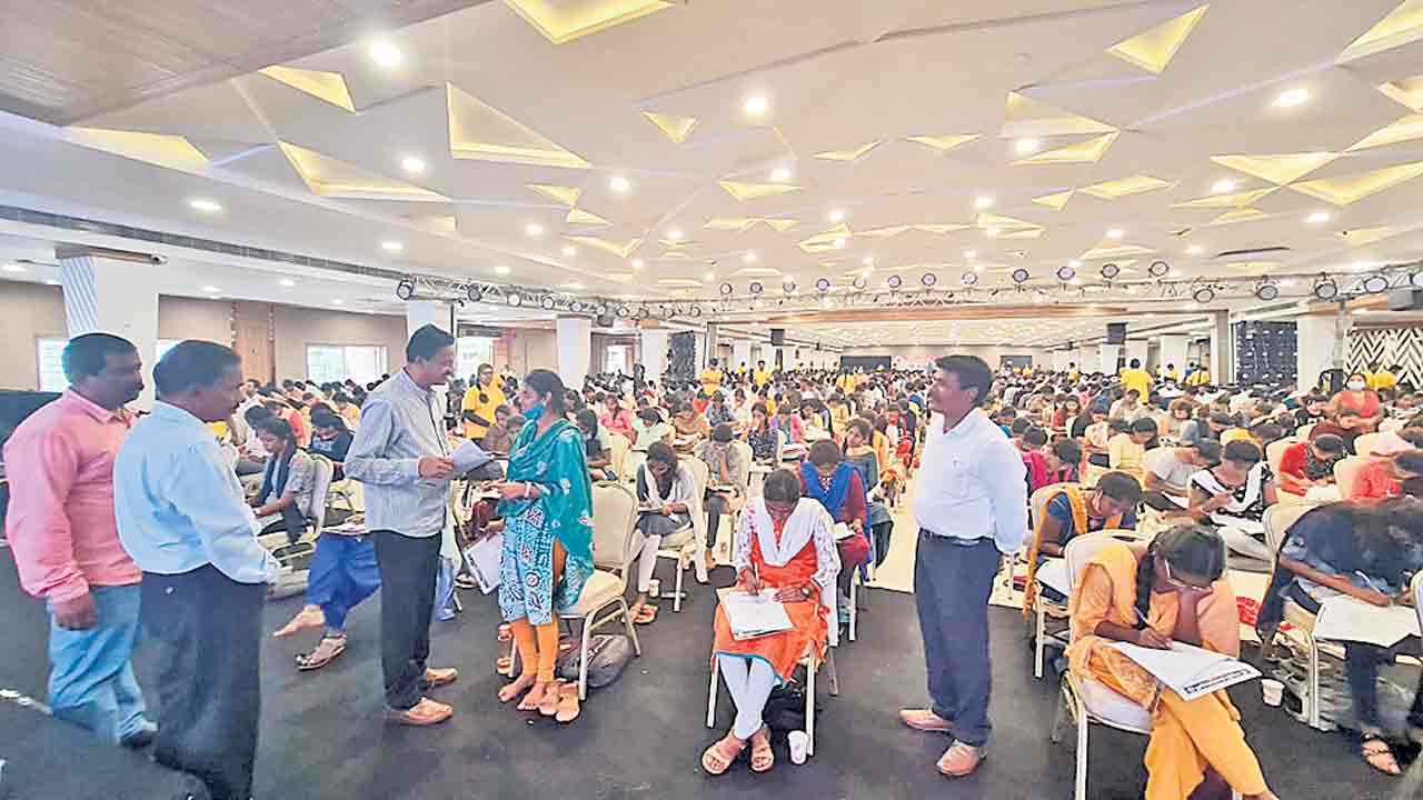 మూడు కేంద్రాలు.. 3,500 మంది