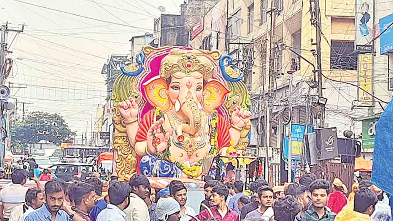 గంగమ్మ ఒడికి గణనాథుడు