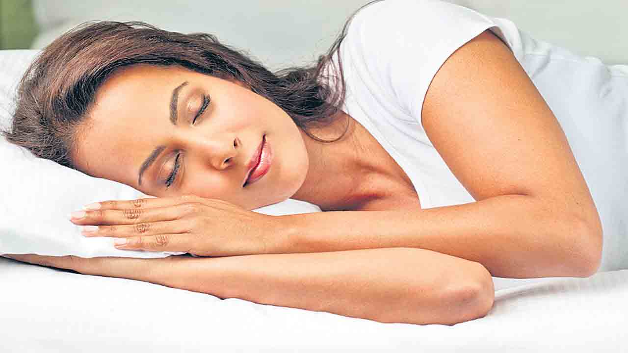 రాత్రిళ్లు నిద్ర‌ప‌ట్ట‌క ఇబ్బంది ప‌డుతున్నారా? ఈ ఫార్ములా ఫాలో అయితే కంటి నిండా కునుకు తీయొచ్చు