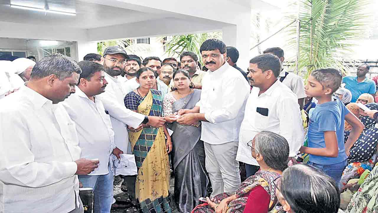 ప్రతి కుటుంబానికి అండ.. ఆసరాతో భరోసా