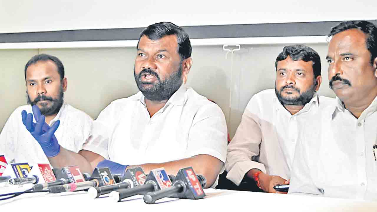 సర్దార్‌ పటేల్‌ కాంగ్రెస్‌ నేత..