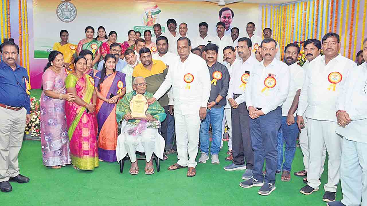 త్వరలోనే గిరిజనబంధు