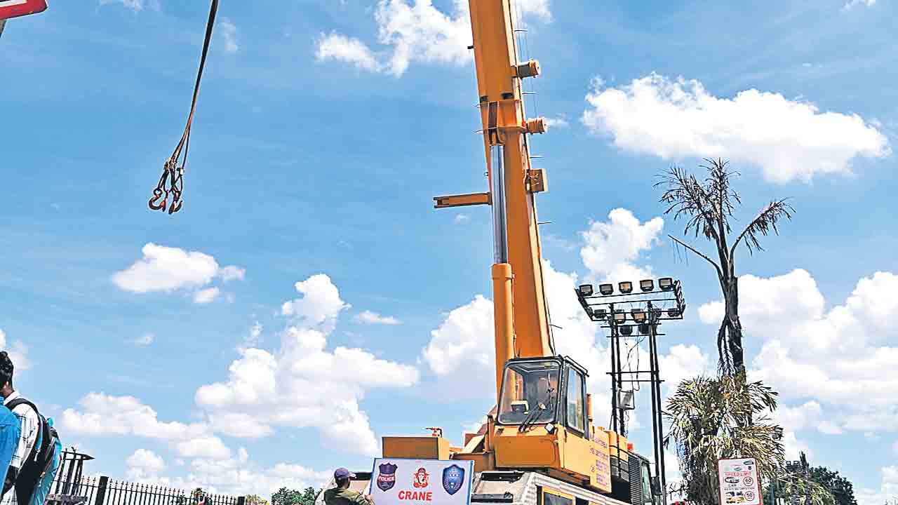 నిర్విఘ్నంగా.. నిమజ్జనం