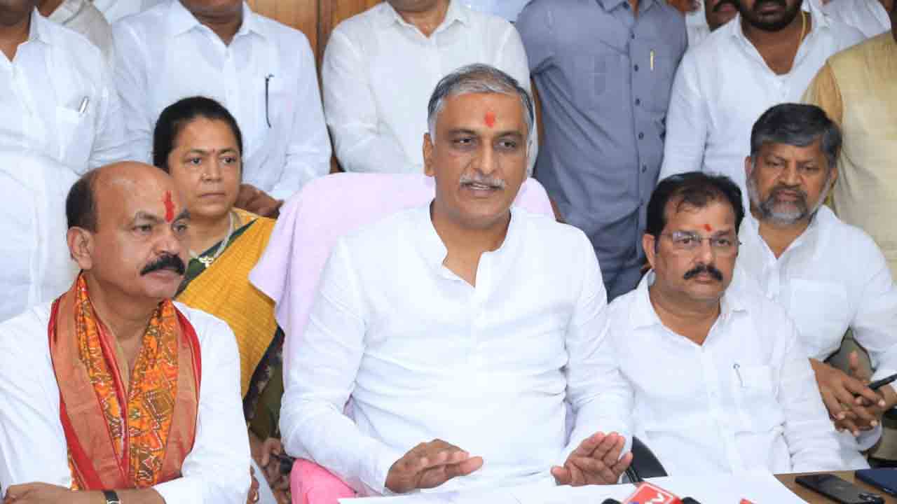 చేనేత అభివృద్ధికి కేంద్రం ఏం చేసింది?: మంత్రి హరీశ్‌ రావు