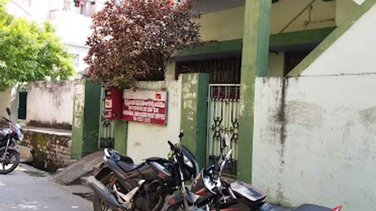 కృష్ణలంక పోస్టాఫీస్‌లో భారీ కుంభకోణం.. పెద్ద మొత్తంలో గోల్‌మాల్‌