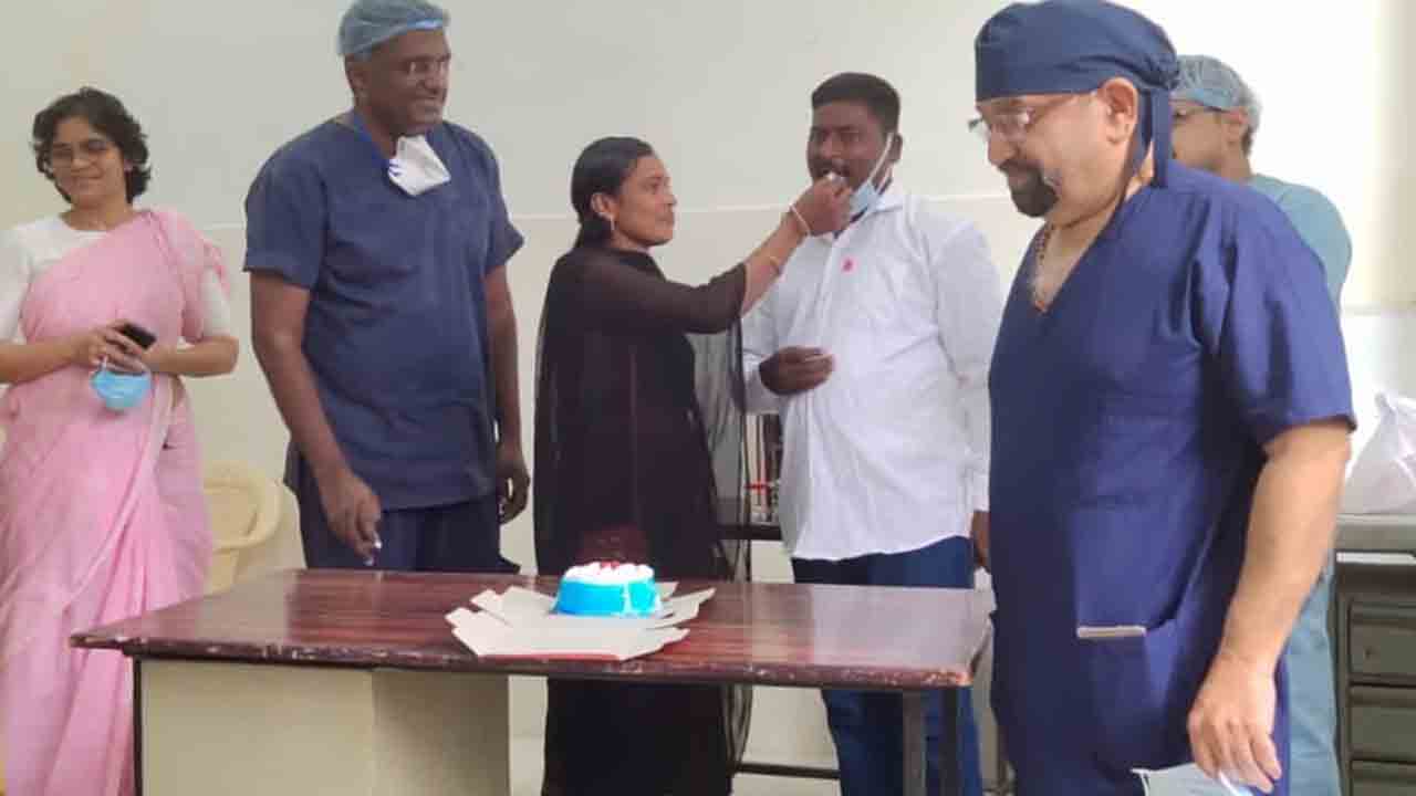 పున‌ర్జ‌న్మ ప్ర‌సాదించిన నిమ్స్ ఆస్ప‌త్రిలో పుట్టిన రోజు వేడుక‌లు