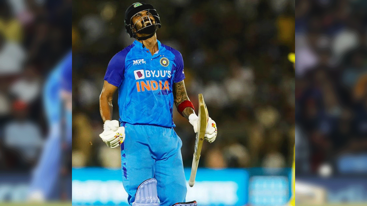 IND vs AUS | తొలి వికెట్ కోల్పోయిన భారత్.. రాహుల్ క్లీన్ బౌల్డ్