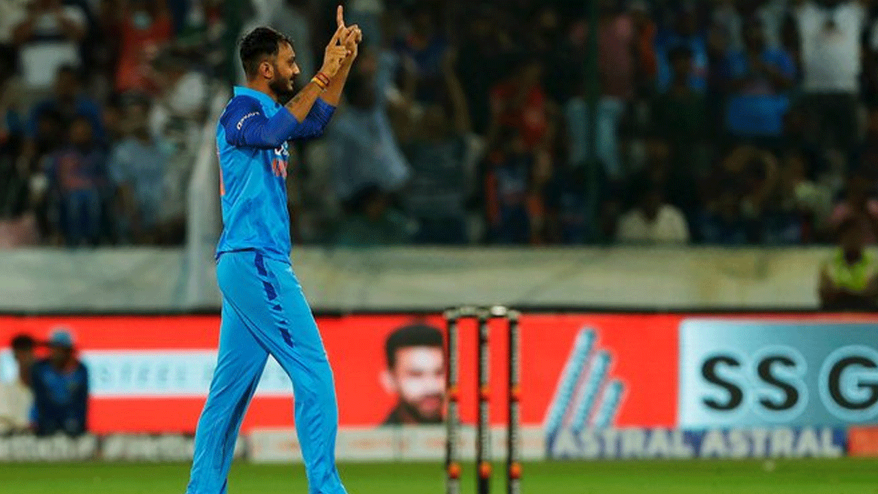 IND vs AUS | ఒకే ఓవర్లో రెండు వికెట్ల తీసిన అక్షర్.. ఇంగ్లిస్, వేడ్ ఇద్దరూ అవుట్