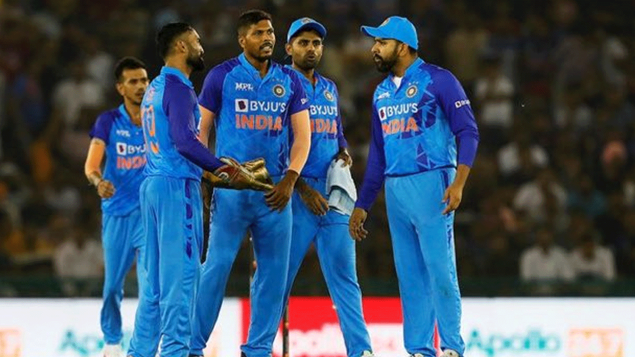 IND vs AUS | ఒకే ఓవర్లో రెండు వికెట్లు తీసిన ఉమేష్.. స్మిత్, మ్యాక్స్‌వెల్ అవుట్